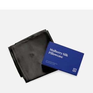 2 Pack Mulberry Silk Brooklinen Pillowcases in Carbon